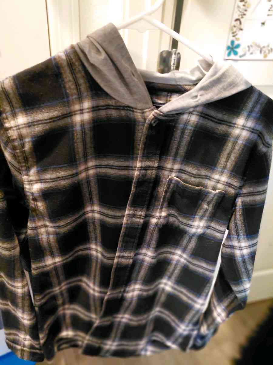 Youth size L 21 pc top lot Nike Under Armour and more - Sparks, Nevada - FleaMarketBay