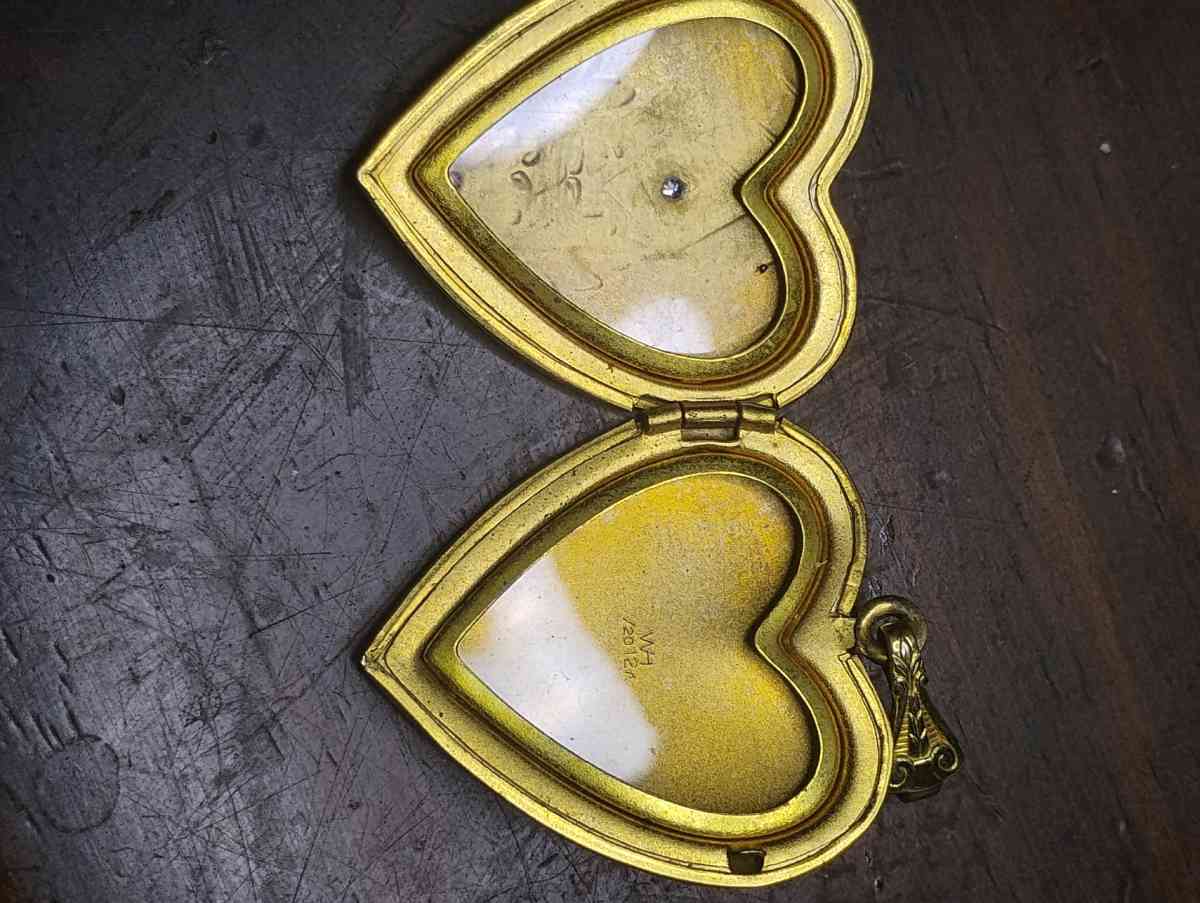 WH Vintage Gold Filled Locket - Irving, Texas - FleaMarketBay