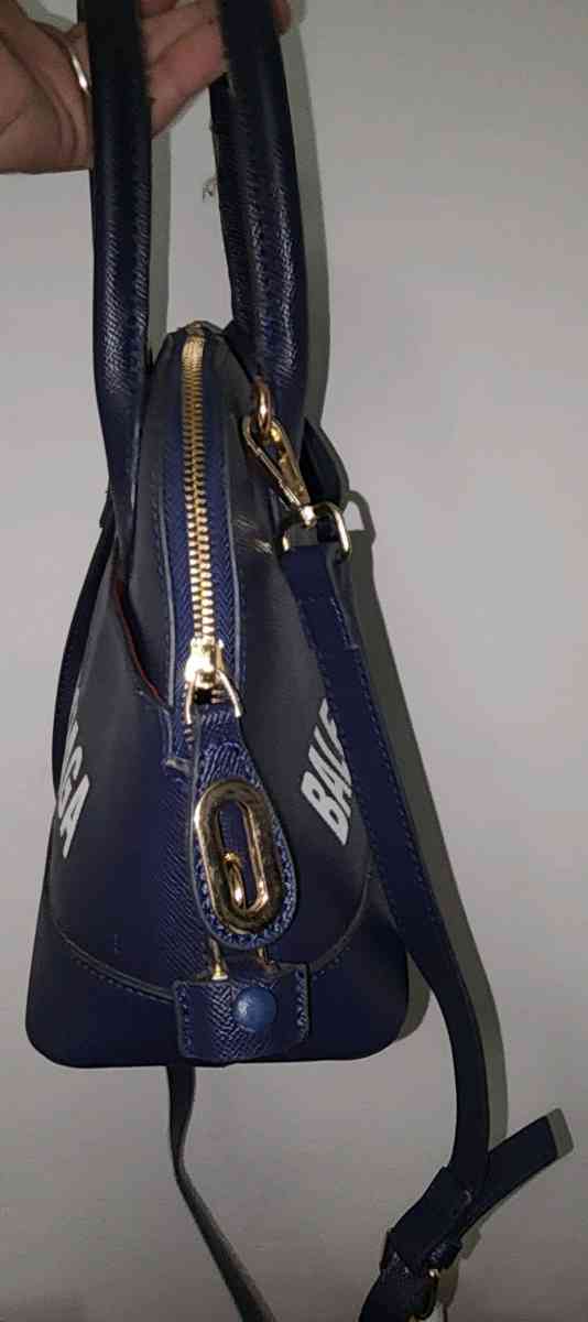 navey blue crossbody bag - Addison, Michigan - FleaMarketBay