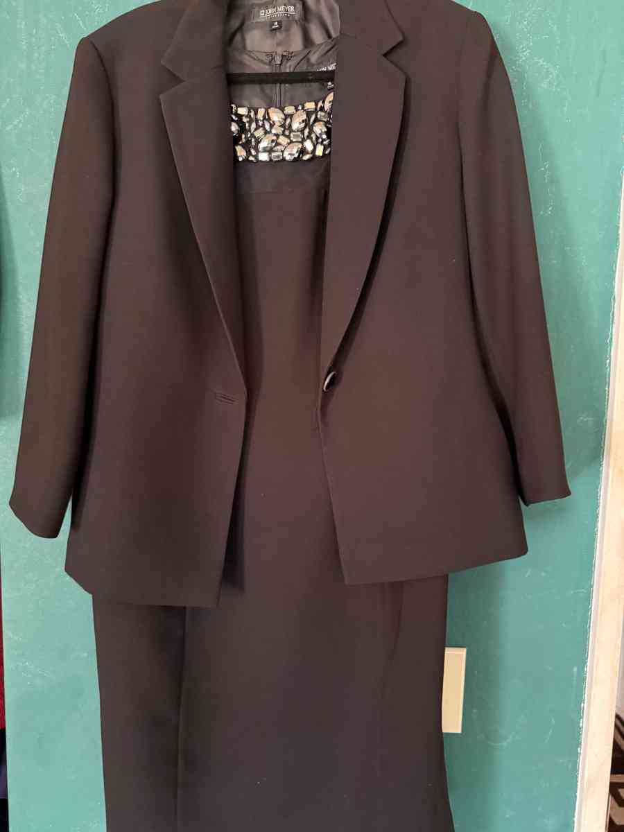 Women Business Attire - Adelanto, California - FleaMarketBay