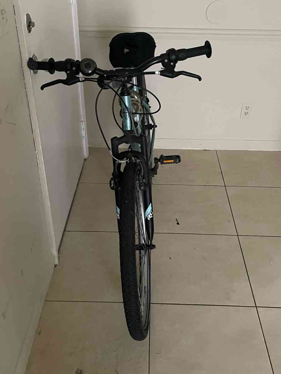 The Huffy Rock Creek 26inch Mountain Bike mint - West Palm Beach, Florida - FleaMarketBay