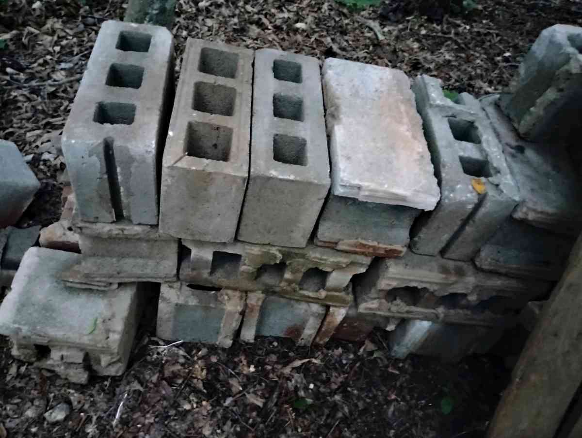 Cinder Blocks - Rutherfordton, North Carolina - FleaMarketBay