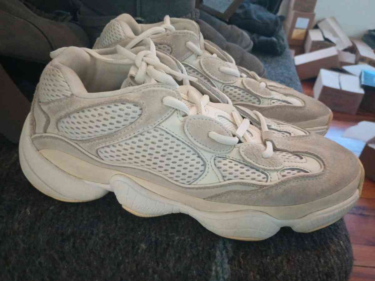 Big fall and end of summer sneakers shoes and boots sale - Philadelphia, Pennsylvania - FleaMarketBay