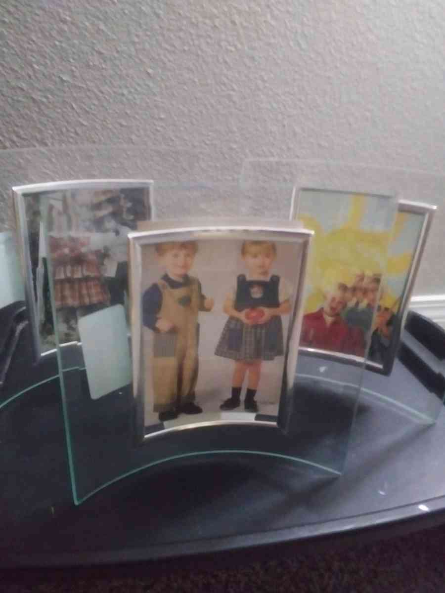 3 matching glass picture frames - Alicia, Arkansas
