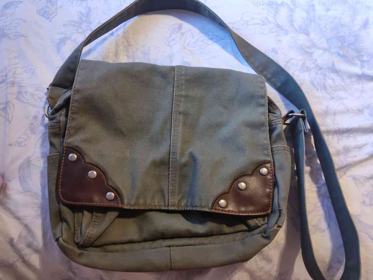 Purses - Cross Plains, Tennessee - FleaMarketBay