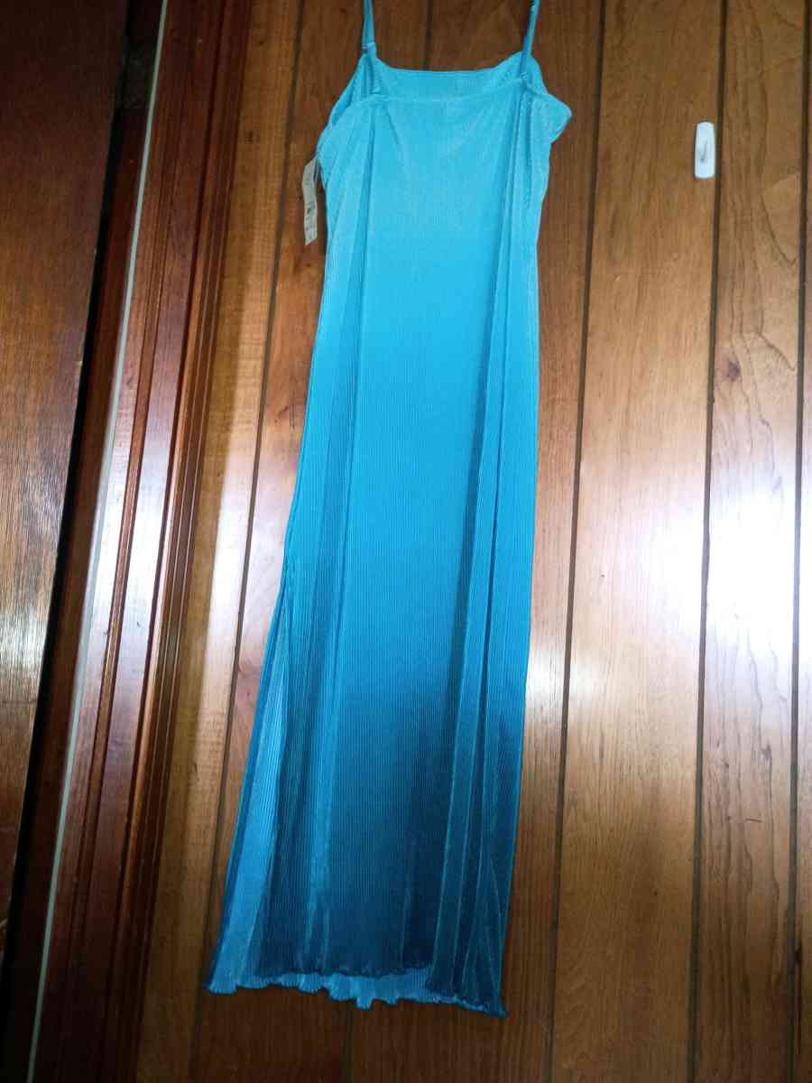 dress - Adams, Kentucky - FleaMarketBay