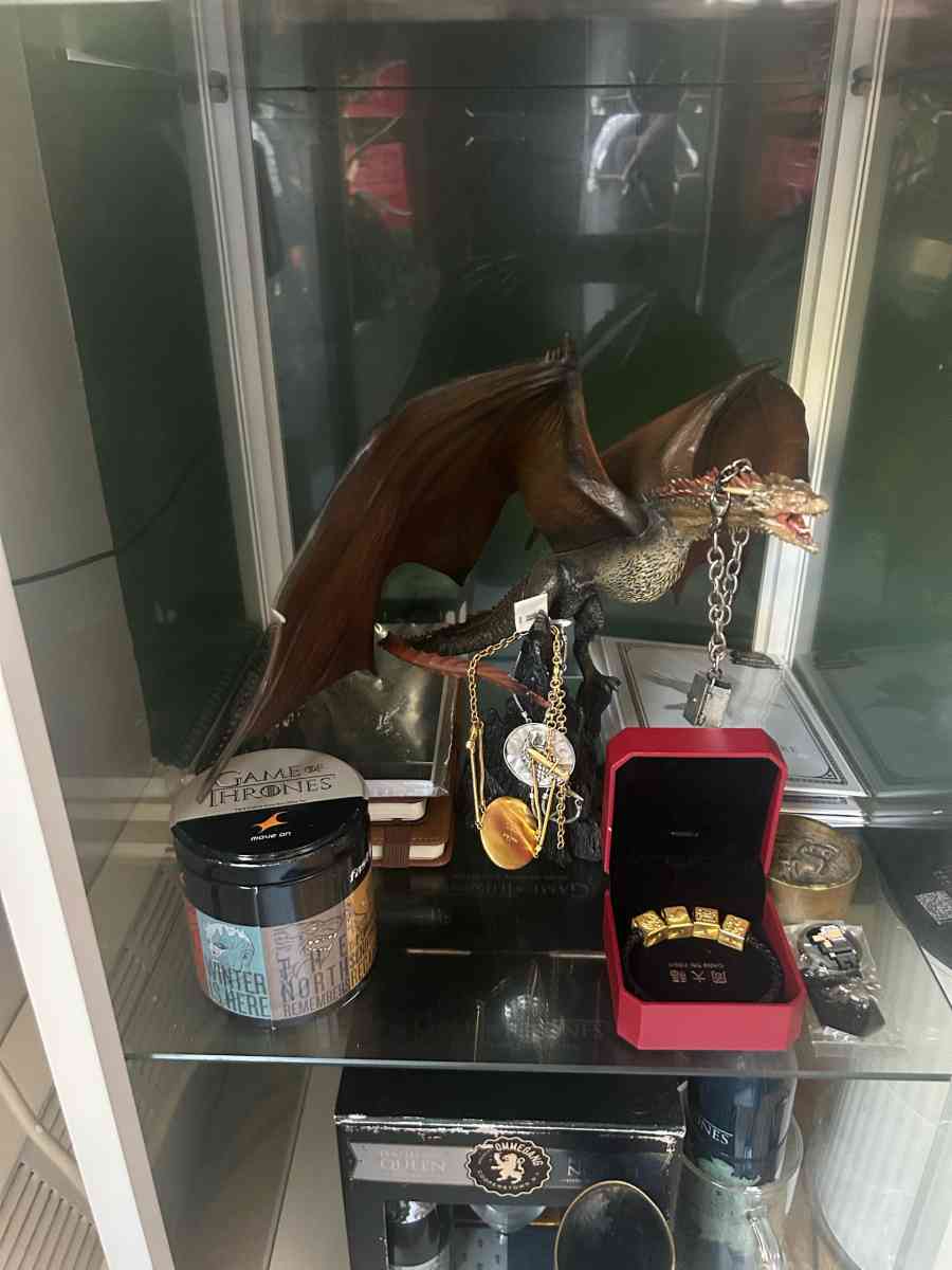 game of thrones memorabilia collection - Bronx, New York - FleaMarketBay