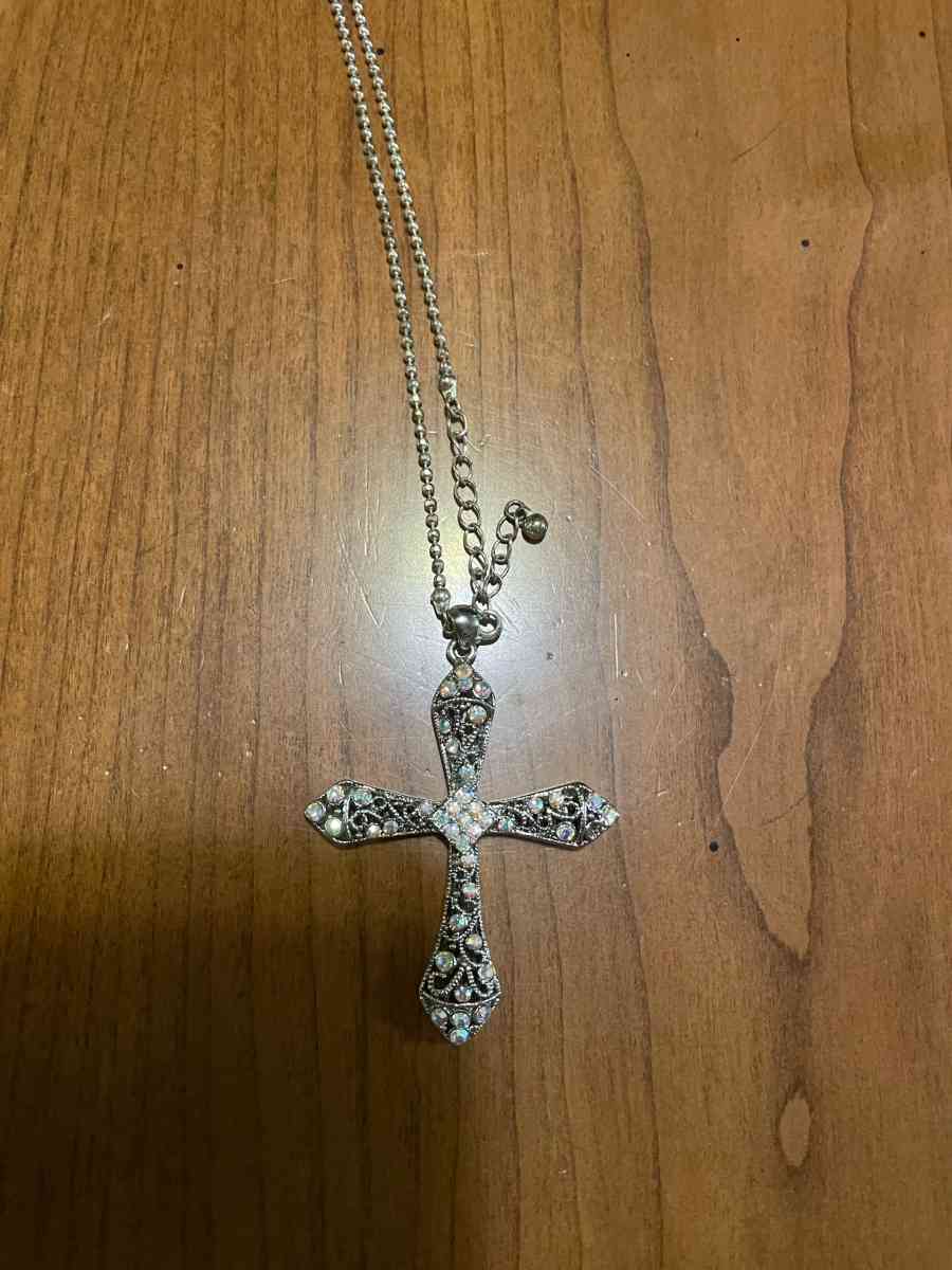 cross neclace - Sellersburg, Indiana
