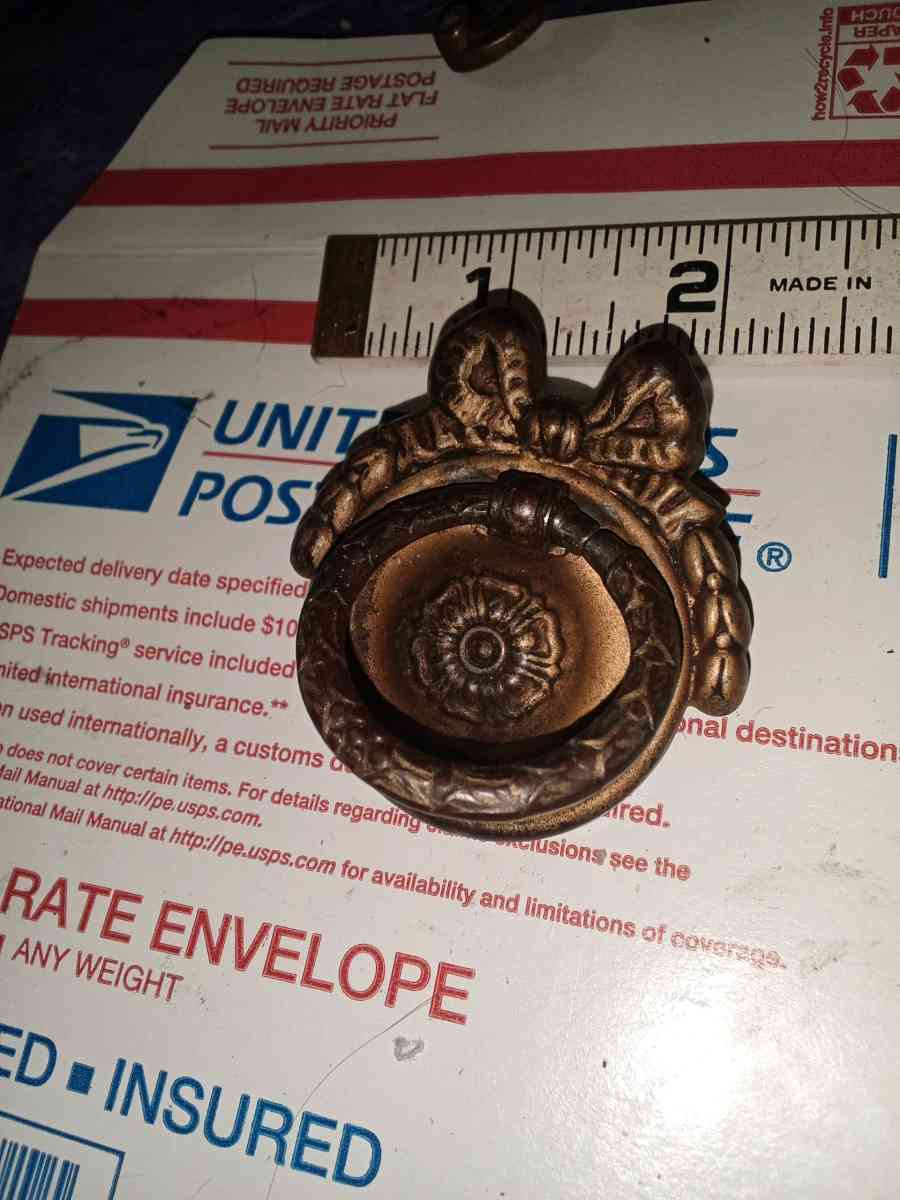 1 antique drawer pull - Atoka, Tennessee
