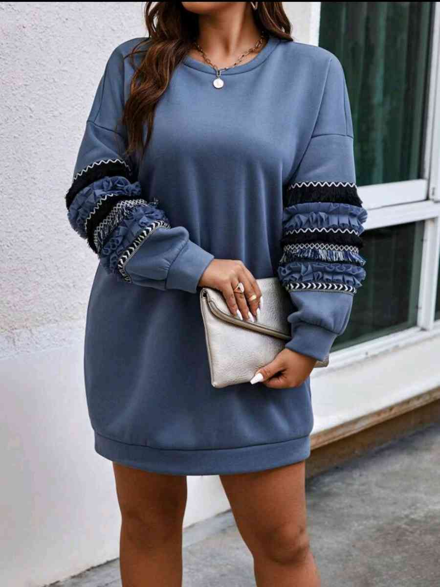 Vestido tipo sudadera con hombros cados y ribete de volantes