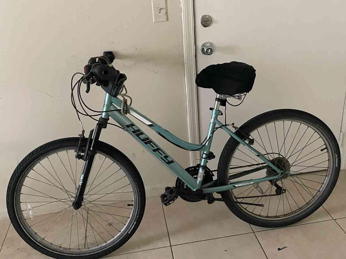 The Huffy Rock Creek 26inch Mountain Bike mint - West Palm Beach, Florida - FleaMarketBay