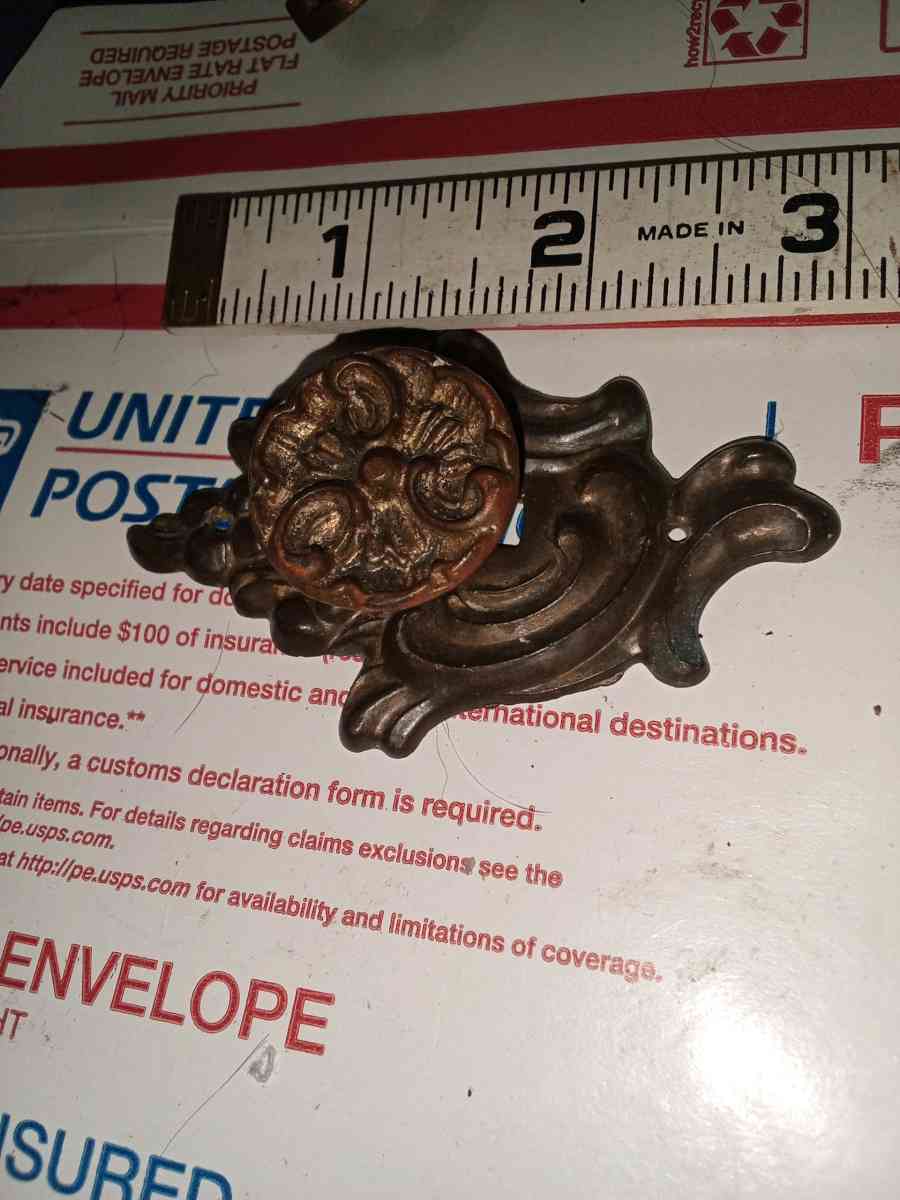 old drawer pull - Atoka, Tennessee