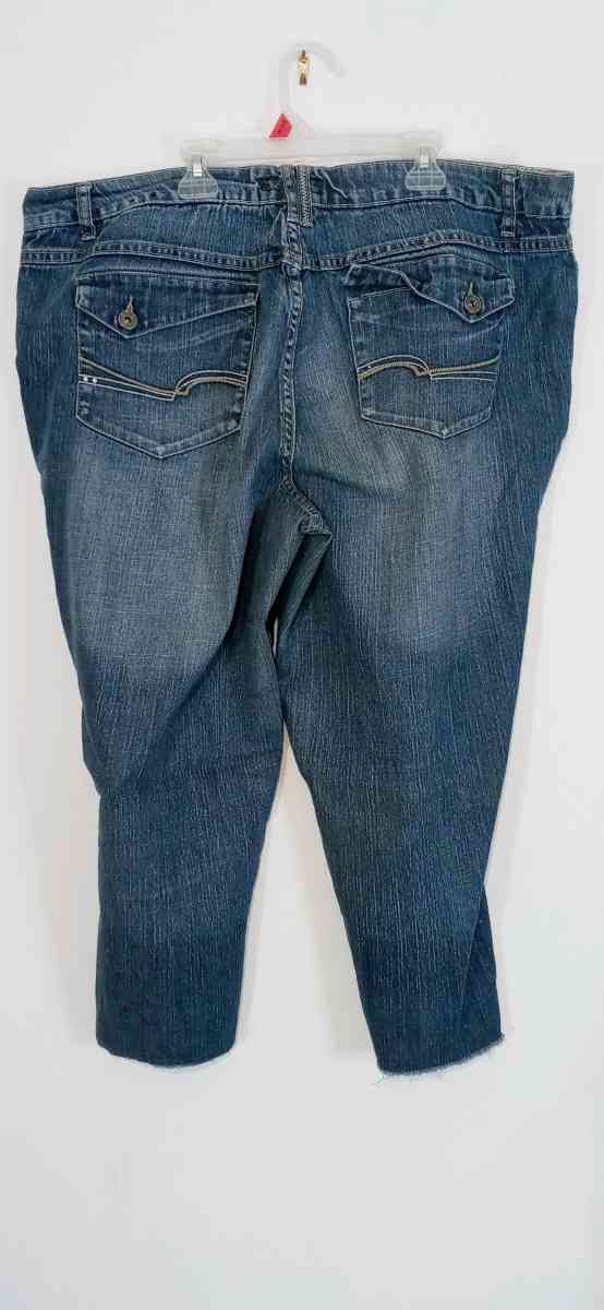 Womens Denim Capris 24 - Dane, Wisconsin - FleaMarketBay