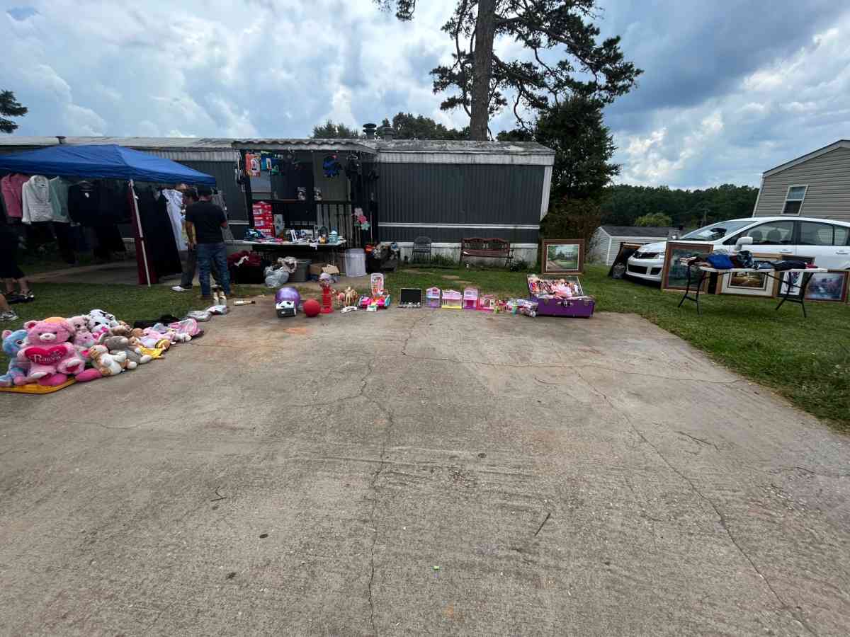 Toys new clothes shoes and more - Fayetteville, Georgia - FleaMarketBay