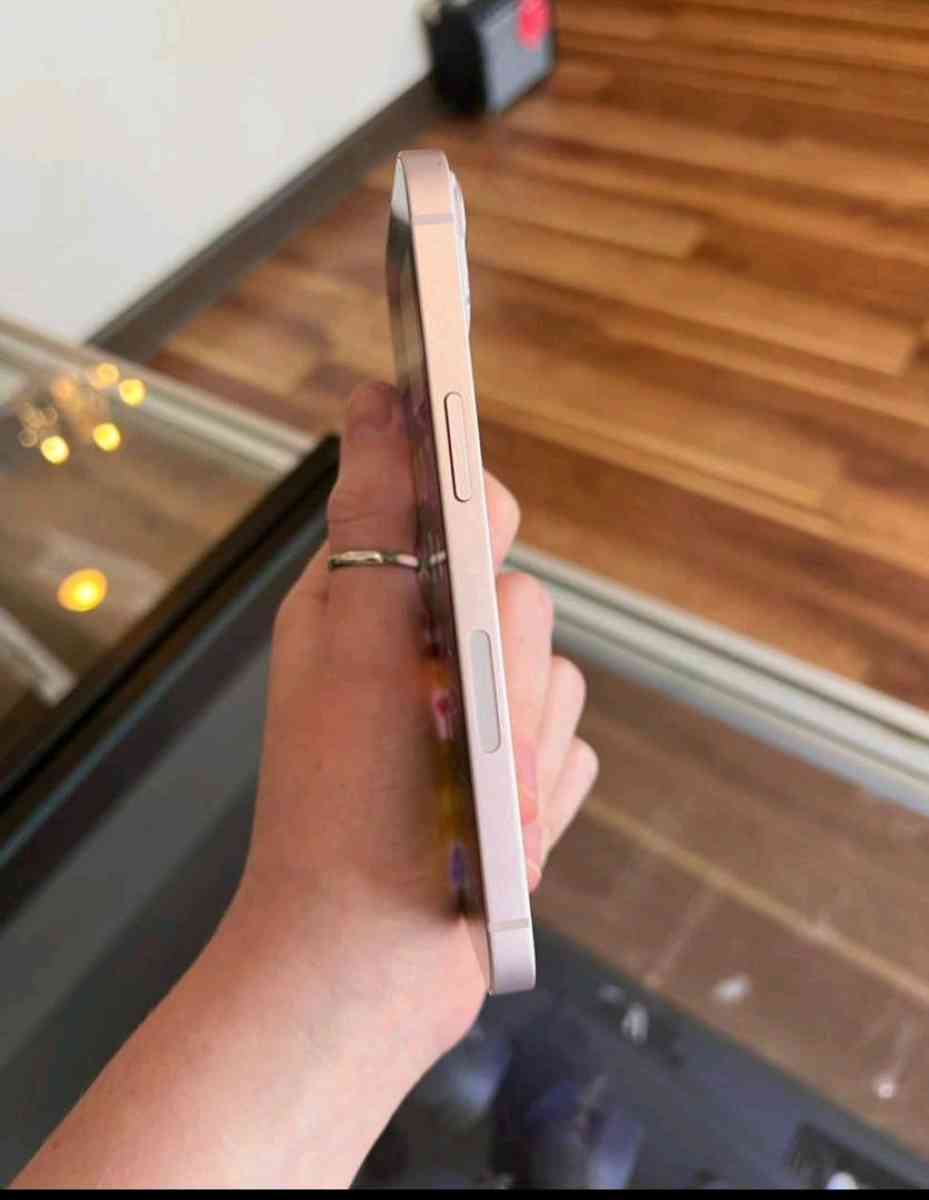 IPhone 13 unlocked - Denver, Colorado - FleaMarketBay