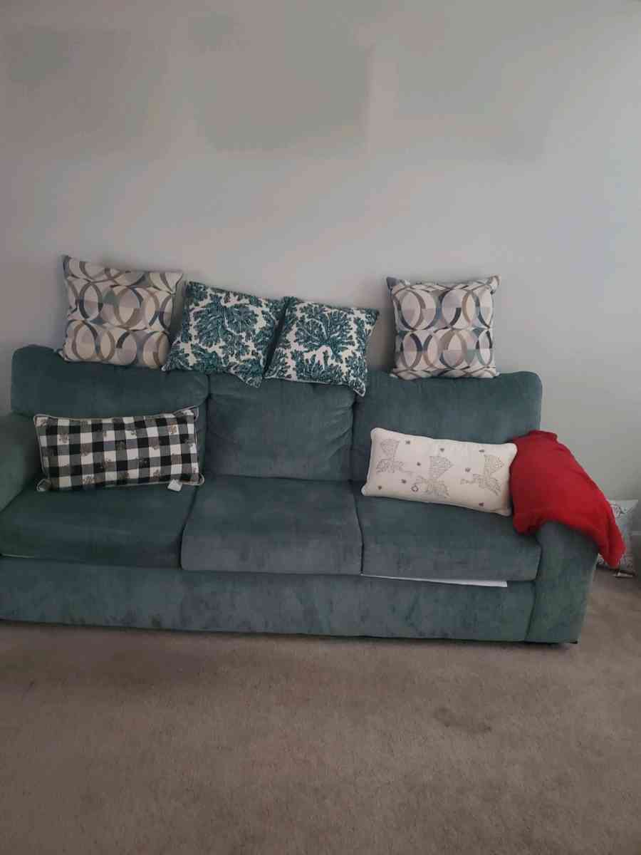 Turqouise Blue Sofa - Greenville, South Carolina