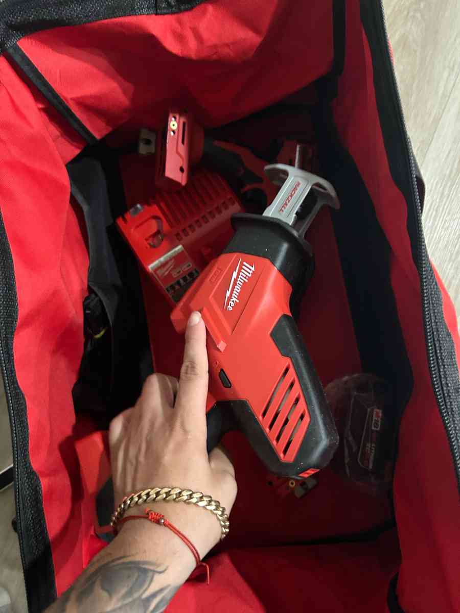 2 drills 1 sawzall battery and charger set - San Diego, California
