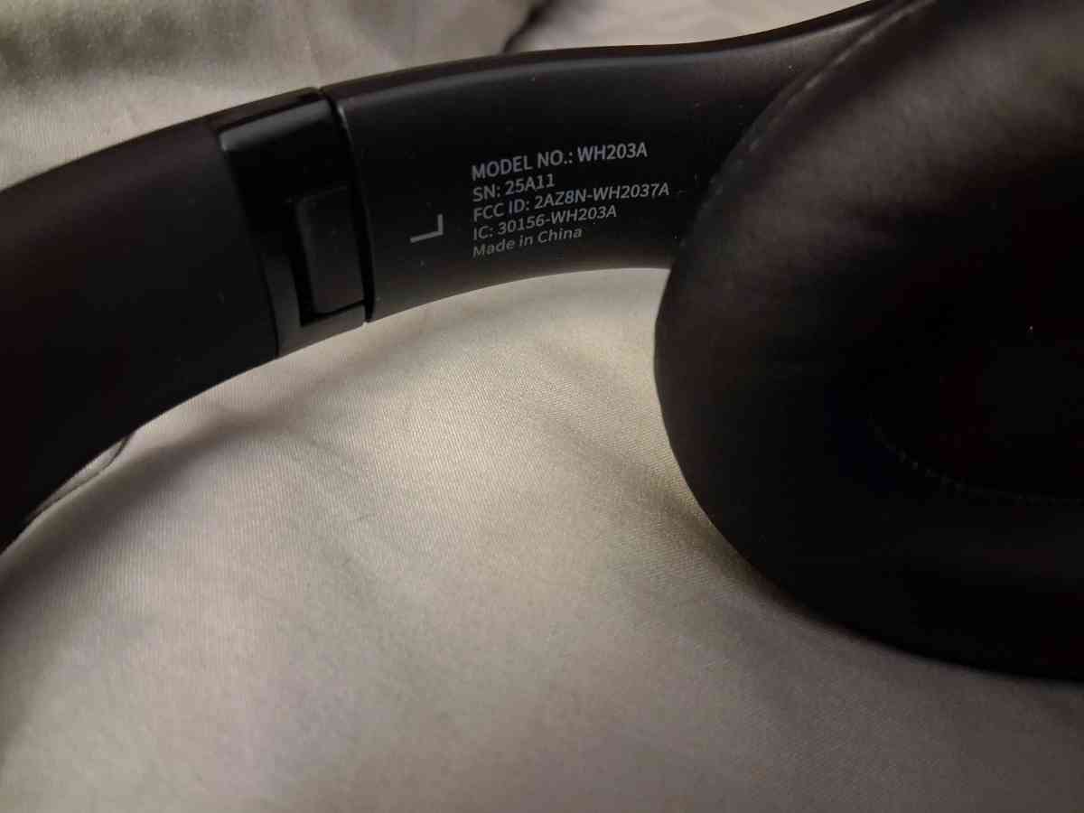 Uplift headphones - Springfield, Missouri - FleaMarketBay