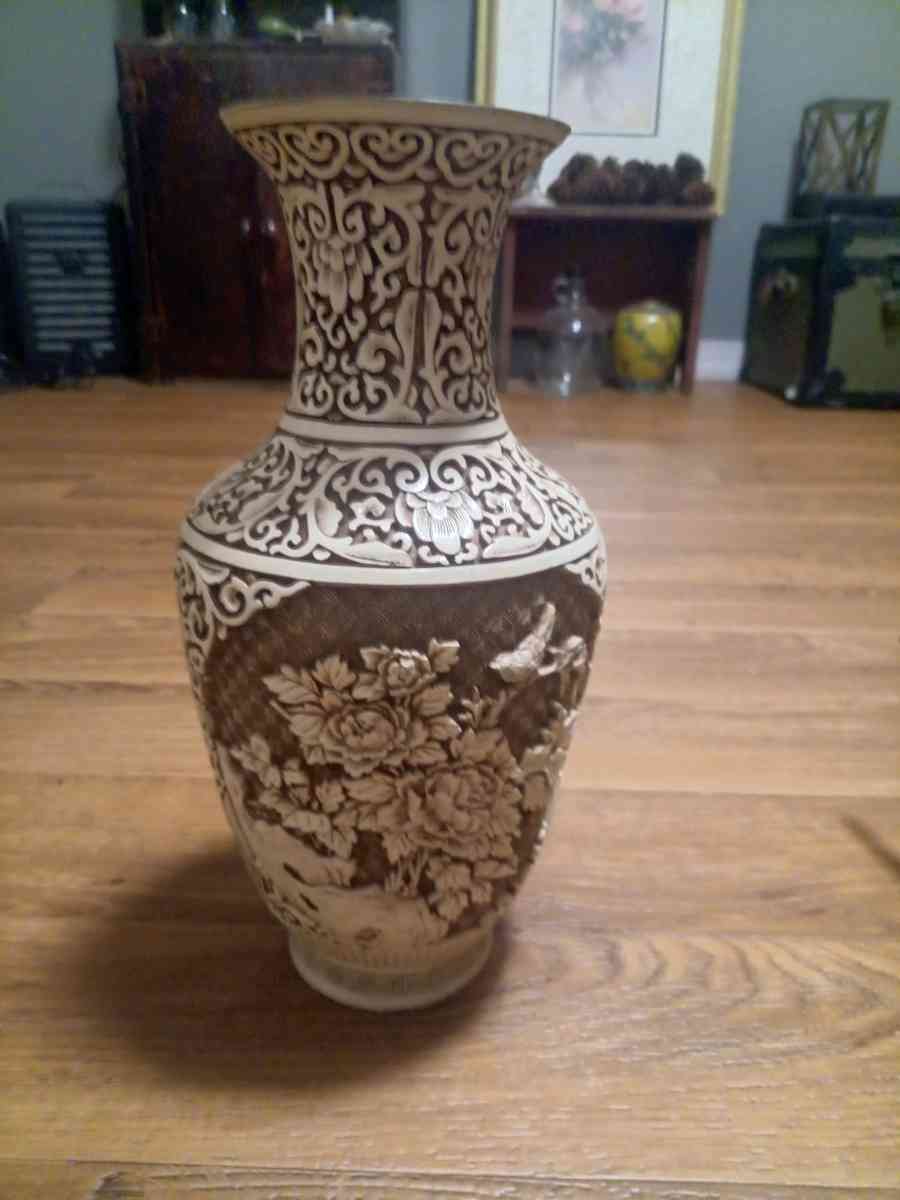 vintage Chinese Asian white cinnabar vase - Camden, Ohio - FleaMarketBay