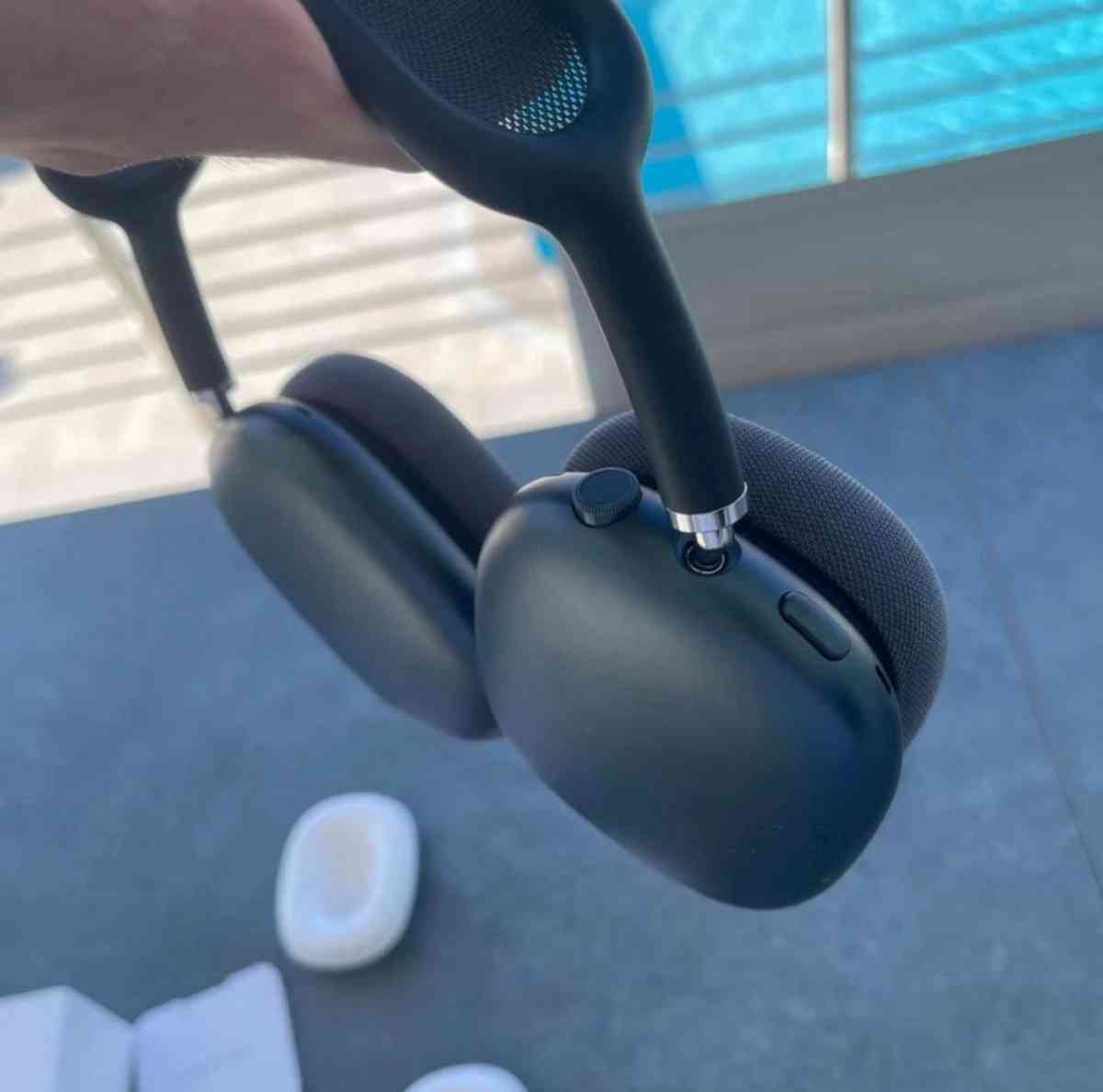 BRAND NEW apple AirPod max black - Jacksonville, Florida - FleaMarketBay