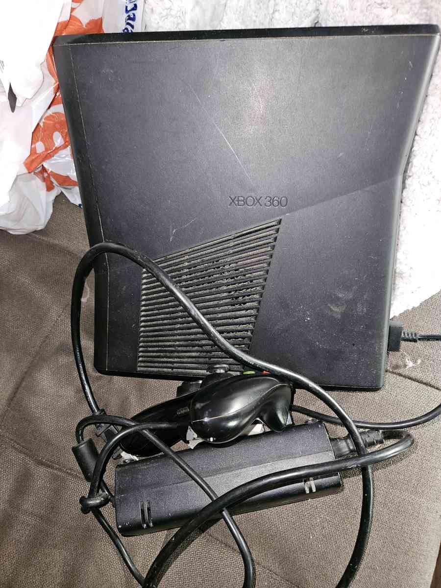 Xbox 360s - Gilbert, West Virginia - FleaMarketBay