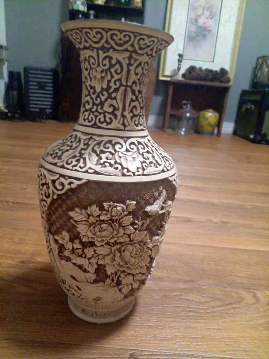 vintage Chinese Asian white cinnabar vase - Camden, Ohio - FleaMarketBay