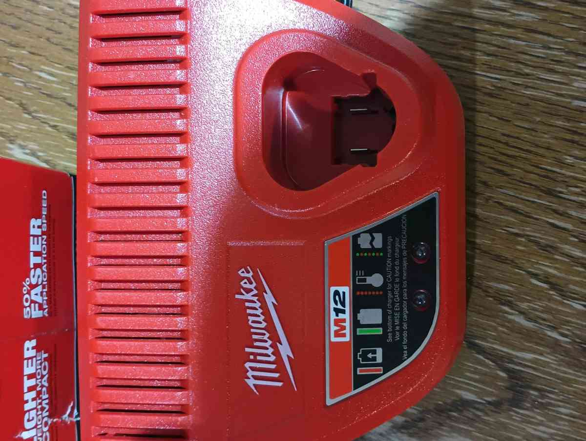 Milwaukee M12 half inch snubby compact impact and charger - Bardstown, Kentucky - FleaMarketBay