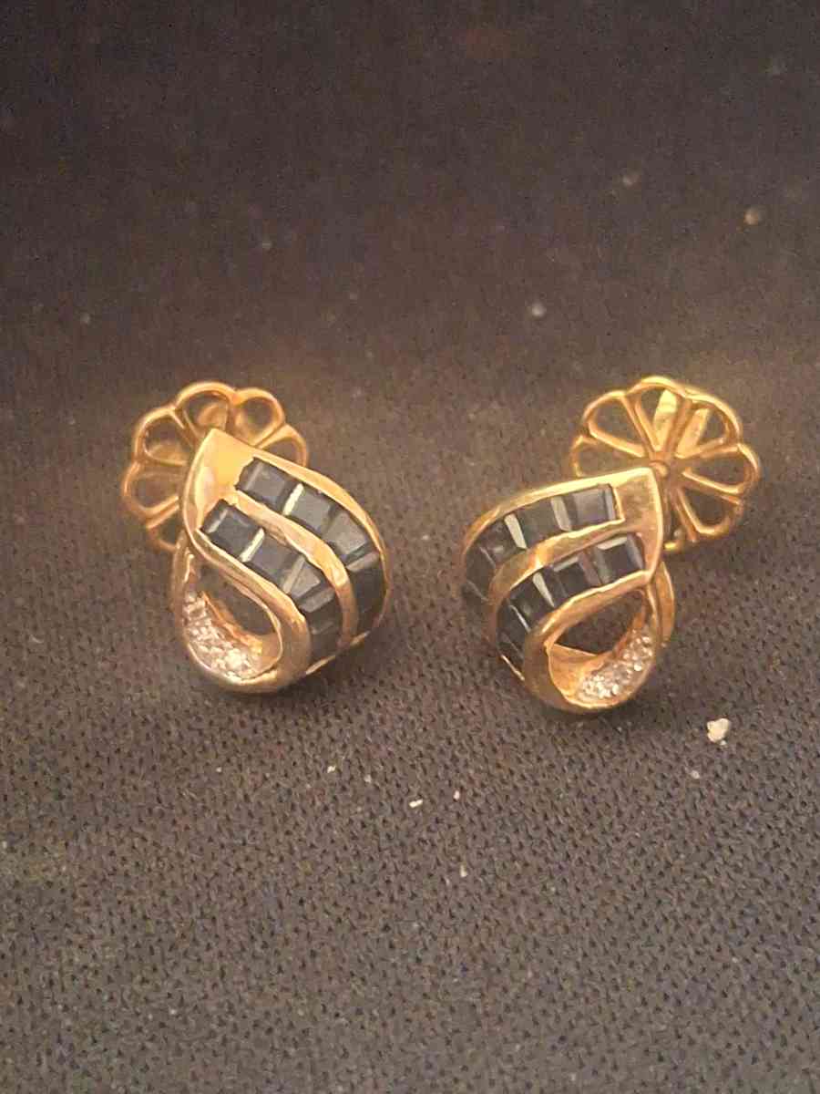 14 K earrings - Saint Charles, Missouri