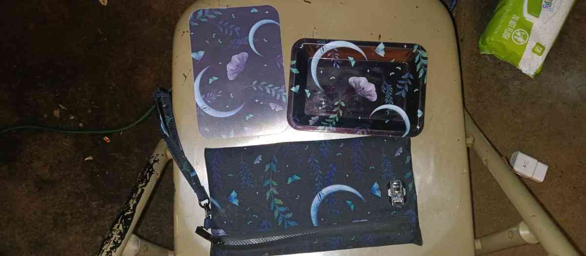 a smell proof bag and rolling tray - Huntington, West Virginia - FleaMarketBay