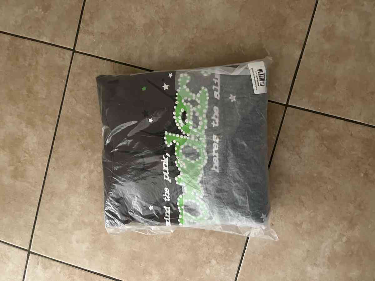 clothes - Adelanto, California