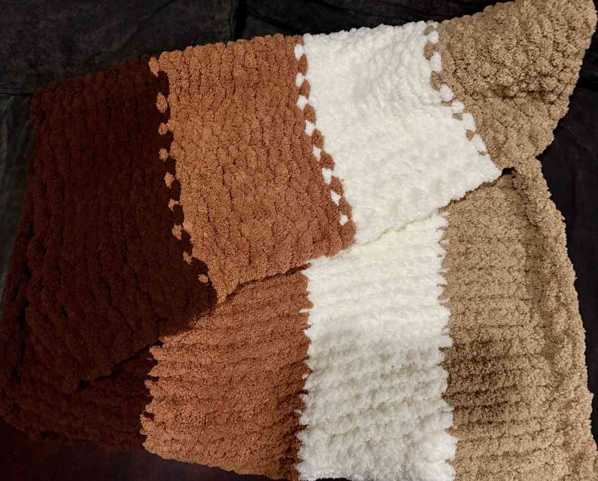 hand made cozy blanket - Addison, Illinois - FleaMarketBay