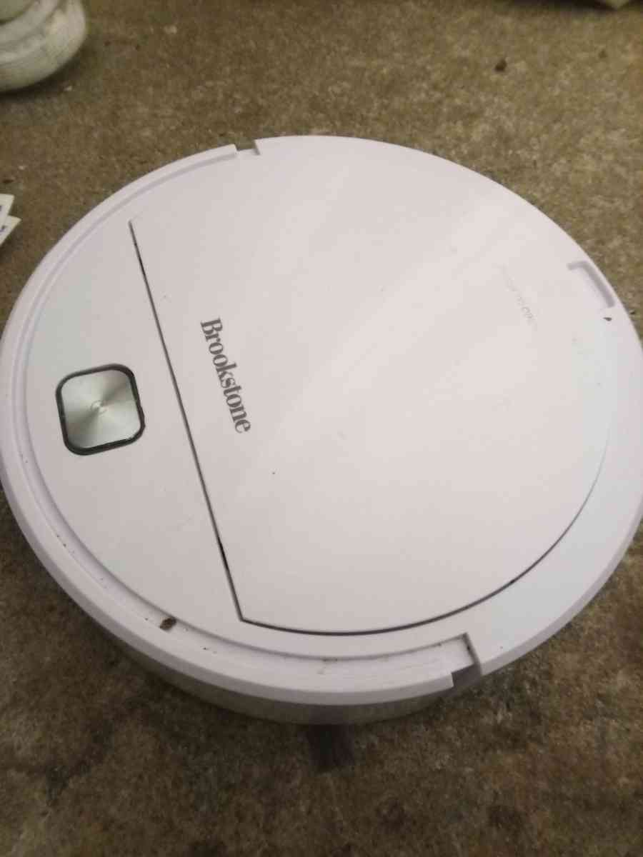 Brookstone Robot Vacuum Cleaner strong suction 120 mins - Tulsa, Oklahoma