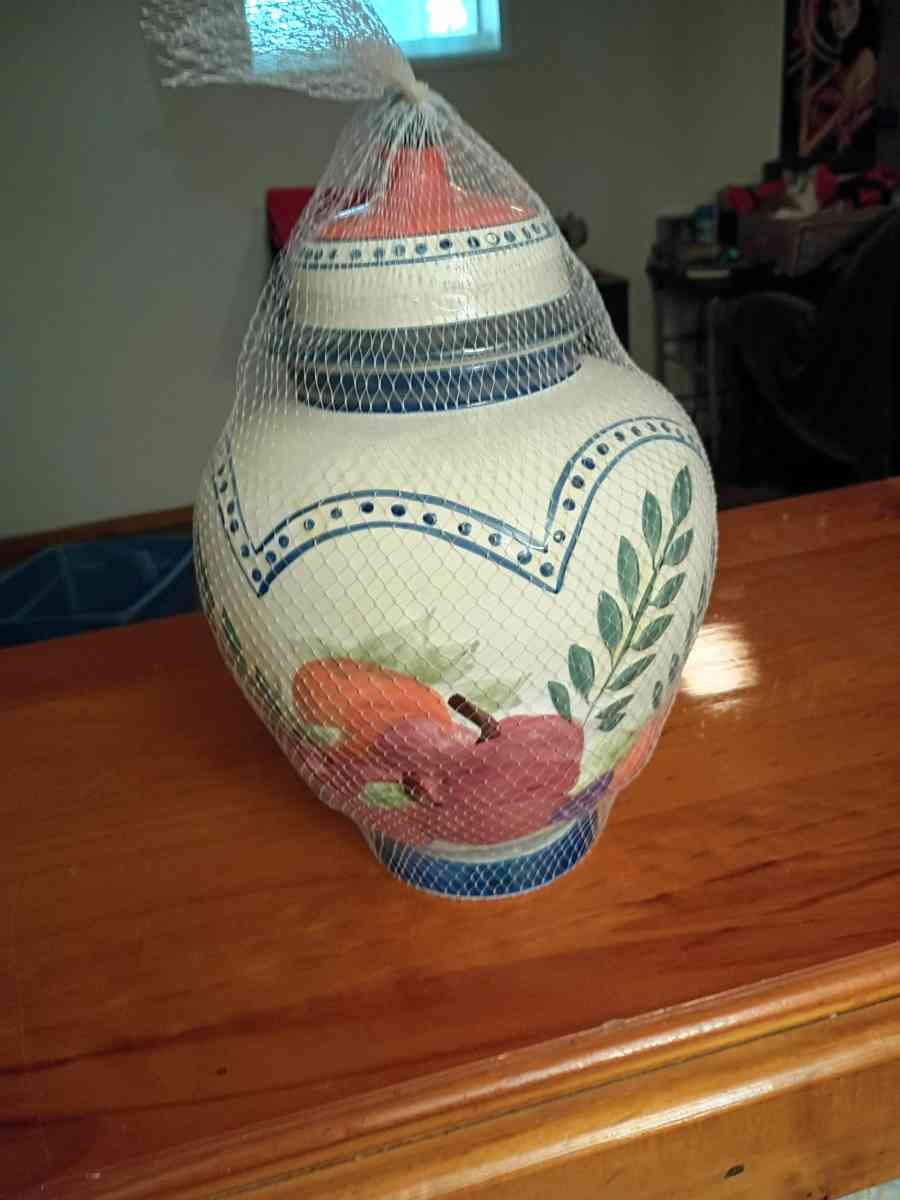 Vintage Biscotti Ceramic Jar And Vase Never Opened - Bellevue, Kentucky - FleaMarketBay