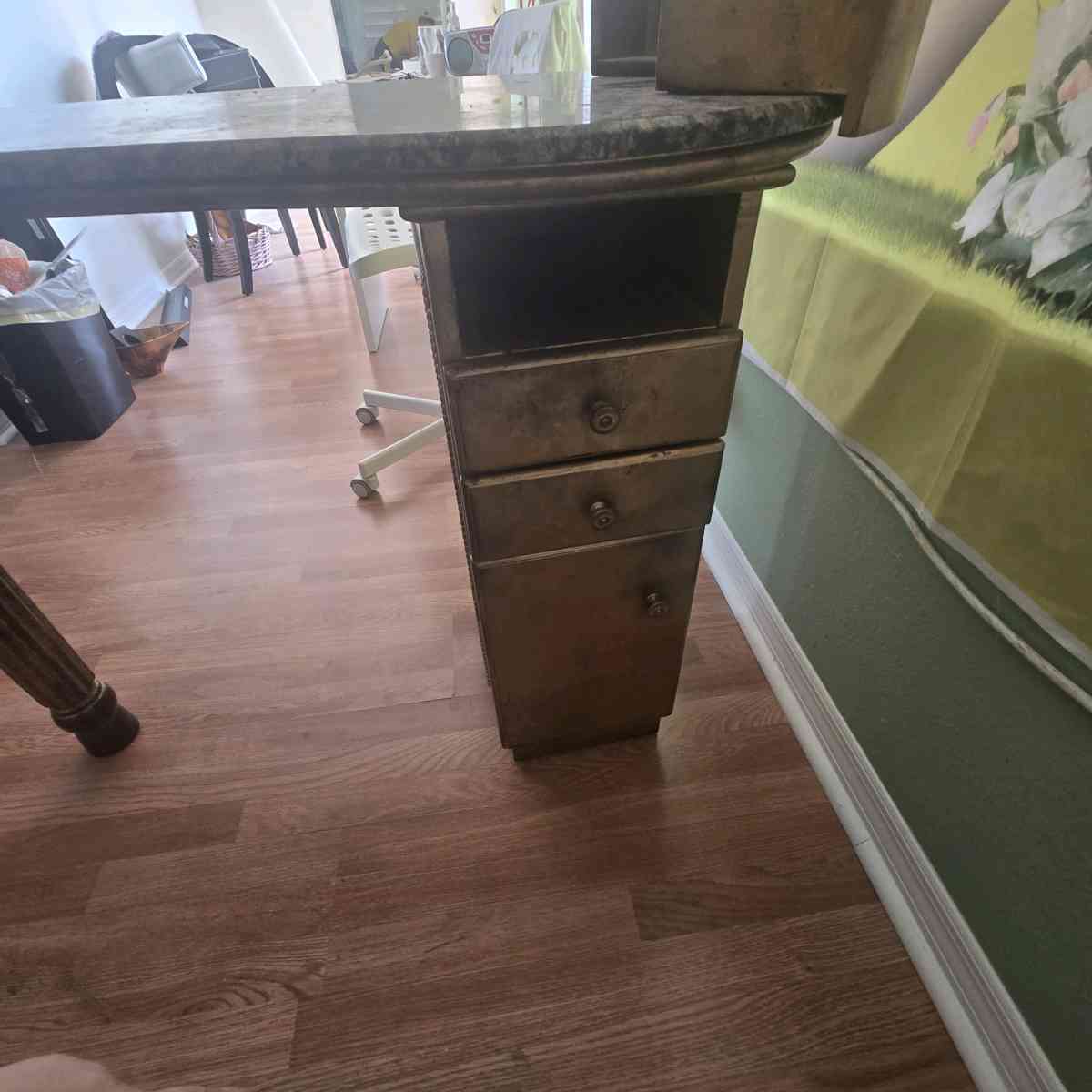 marble top nail table - Tampa, Florida - FleaMarketBay