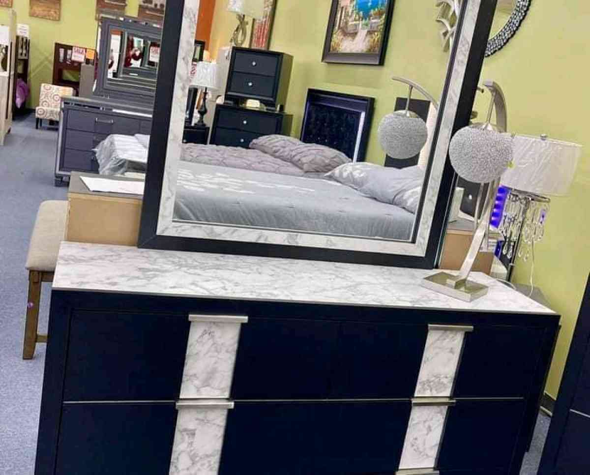 Set de cuarto matrimonial 4 piezas - Hialeah, Florida - FleaMarketBay