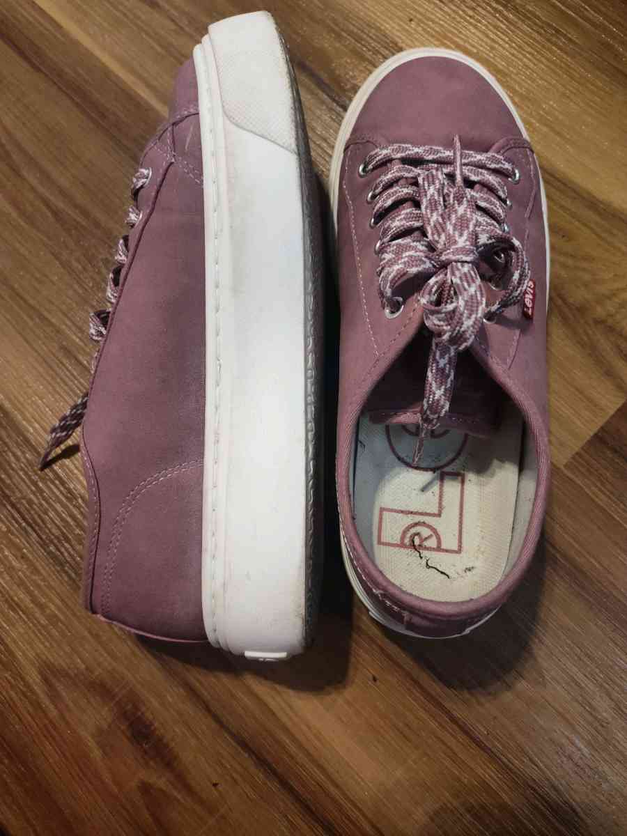 shoes - Cross Plains, Tennessee - FleaMarketBay