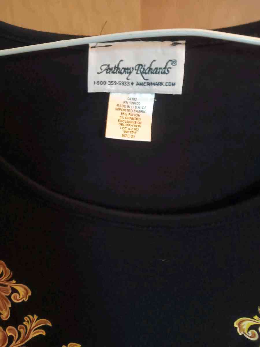 Black with gold design tunic - Chapel Hill, Tennessee - FleaMarketBay