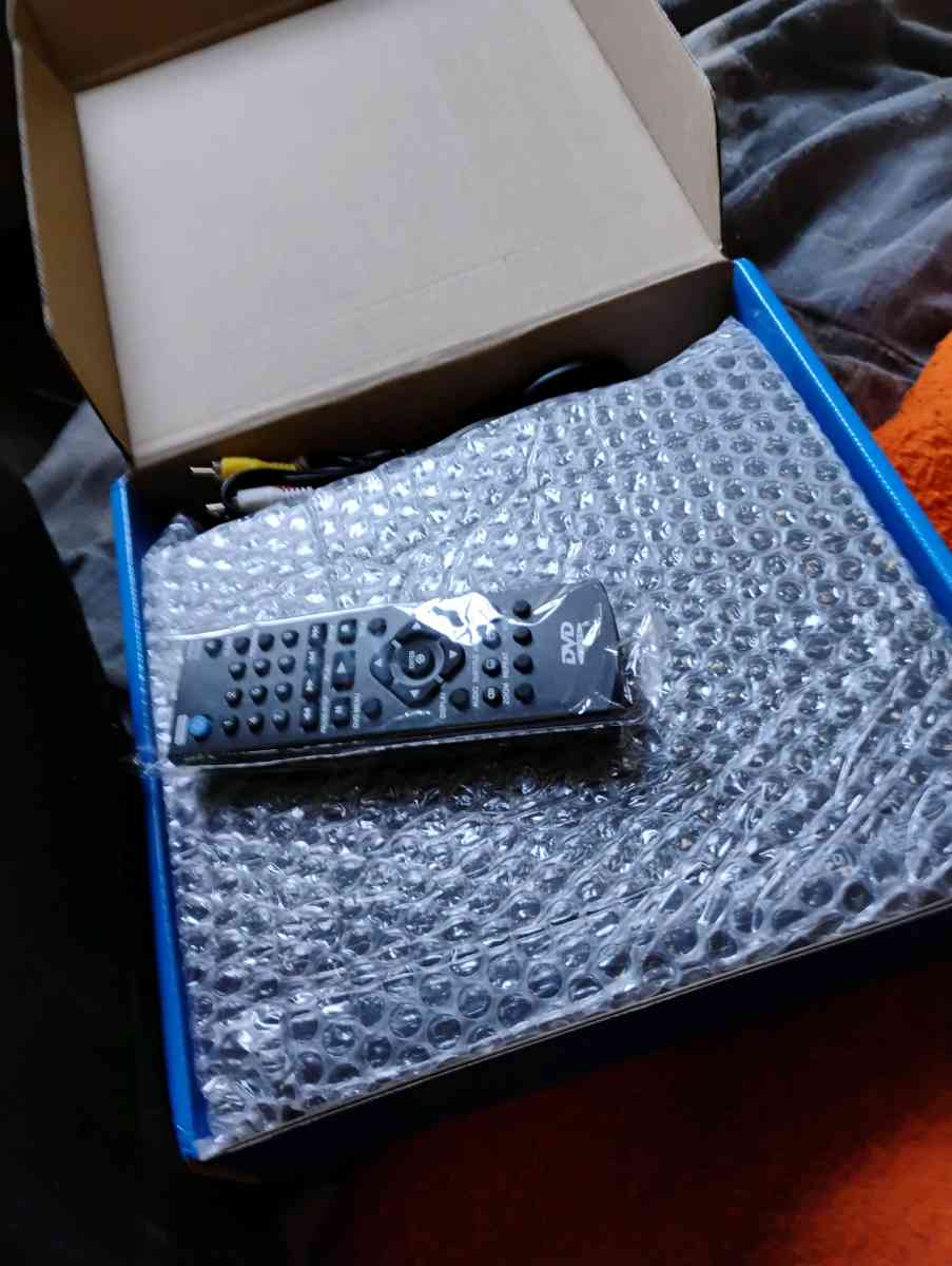 portable DVD player - Uxbridge, Massachusetts - FleaMarketBay