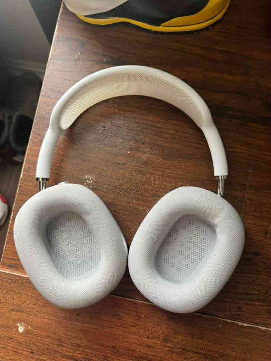 AirPod maxes - Bentonville, Arkansas - FleaMarketBay