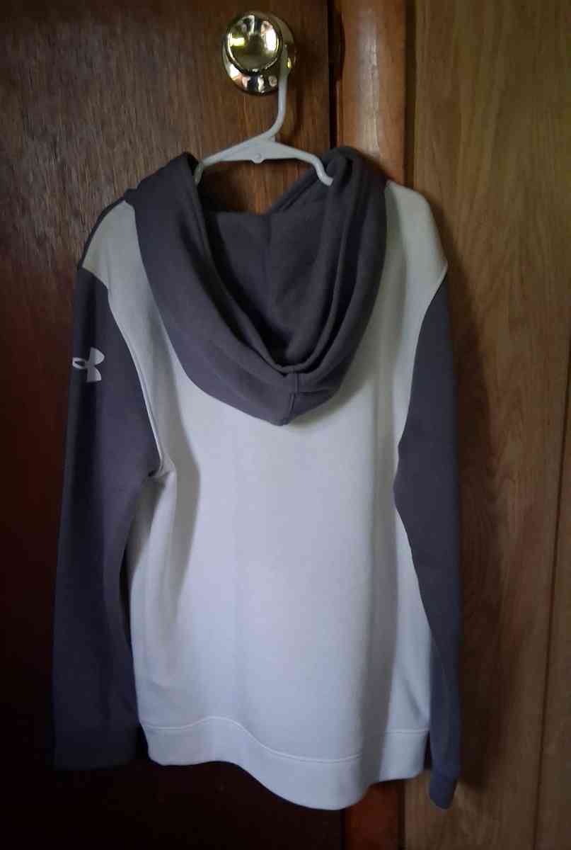 BOYS YOUTH MEDIUM UNDER ARMOUR HOODIE - Elysburg, Pennsylvania - FleaMarketBay