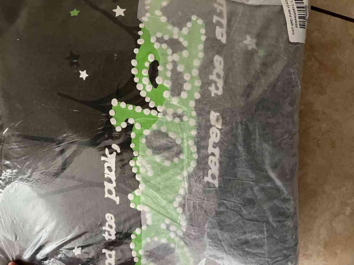 clothes - Adelanto, California - FleaMarketBay