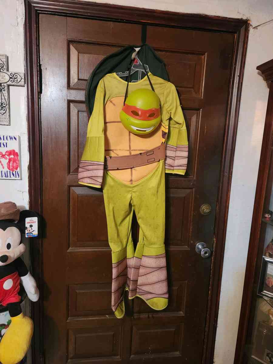 costumes - Corpus Christi, Texas - FleaMarketBay