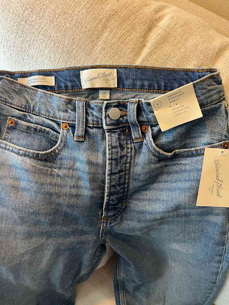 New women jeans size 4 Pantalon de mujer nuevo - San Bernardino, California - FleaMarketBay