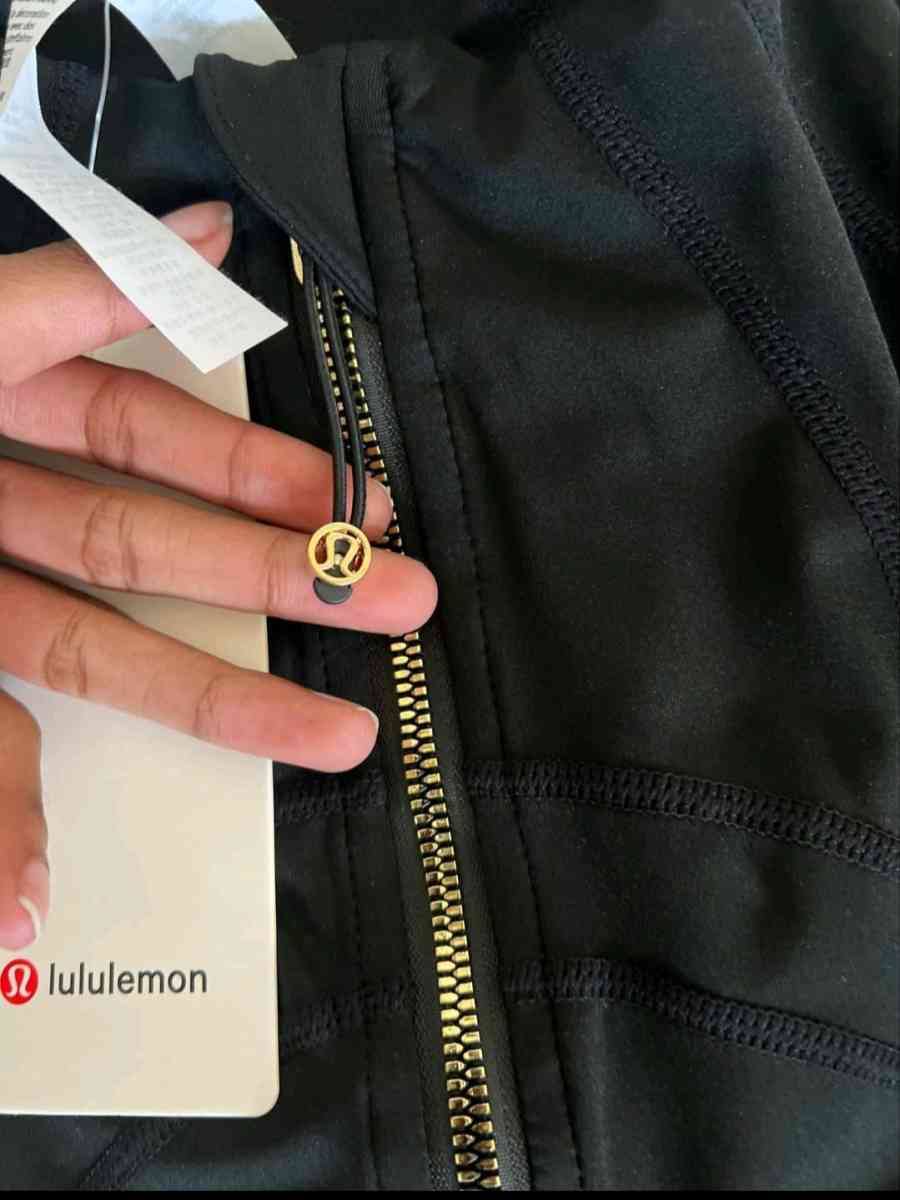 Lululemon Black Set Size Small  Top  Bottom - Newnan, Georgia - FleaMarketBay