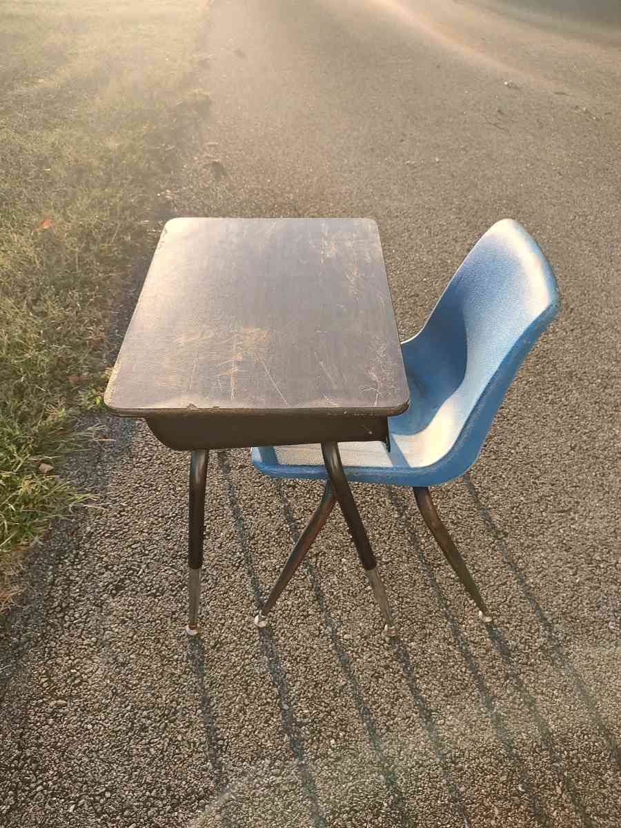 student desk with chair or a end table - Glade Hill, Virginia