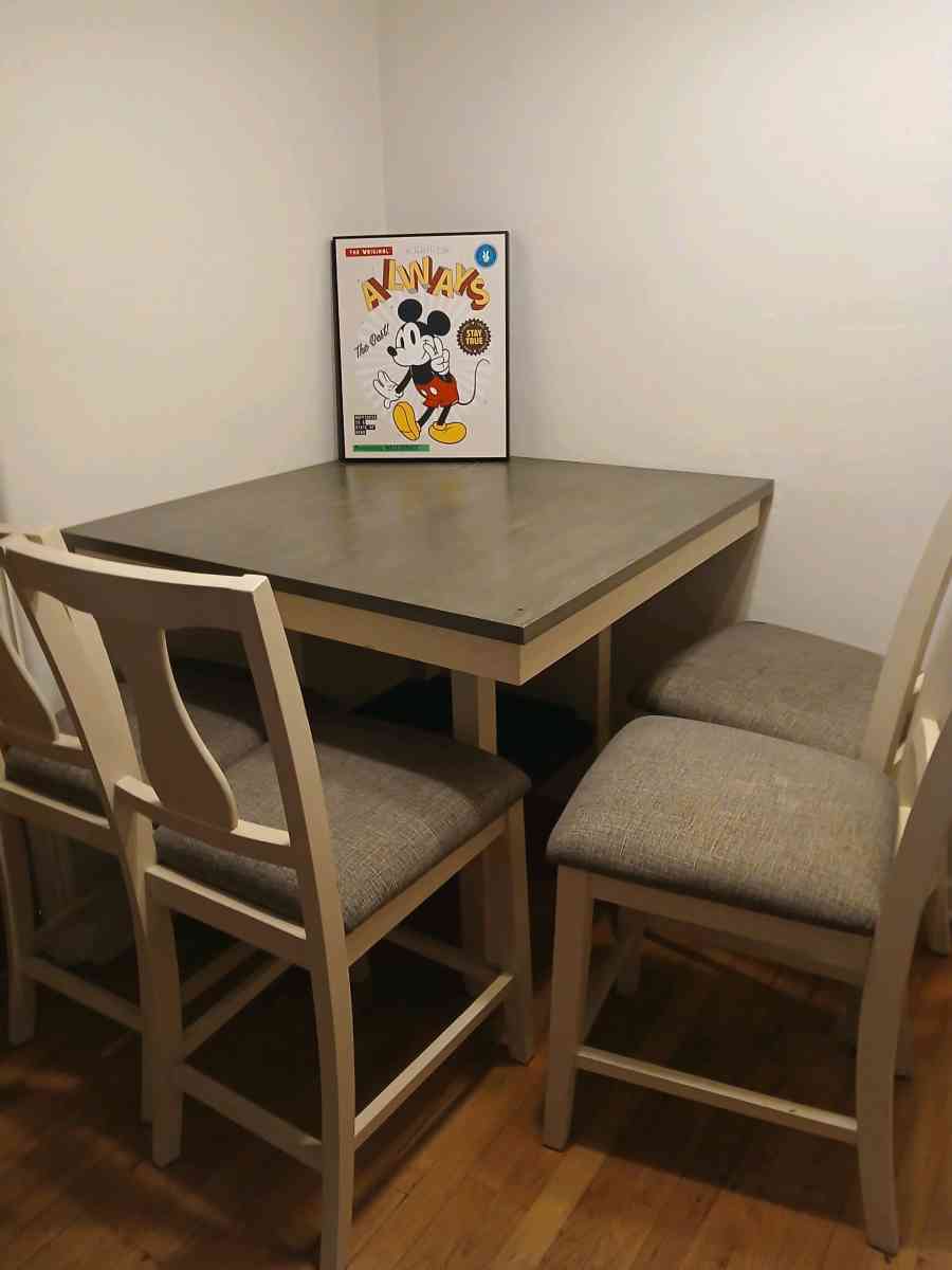 kitchen table 4 chairs - Denver, Colorado