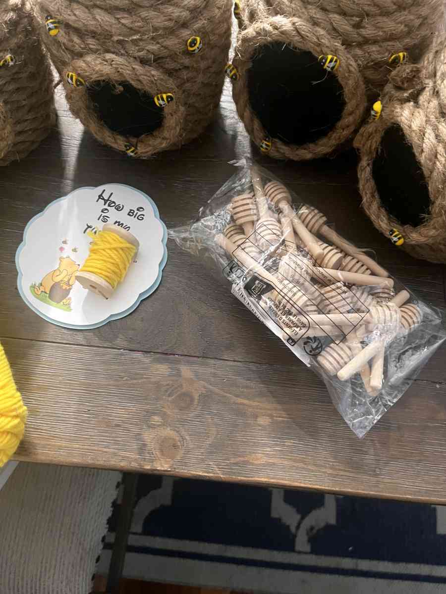 Winnie the pooh baby shower decorations - Corpus Christi, Texas - FleaMarketBay