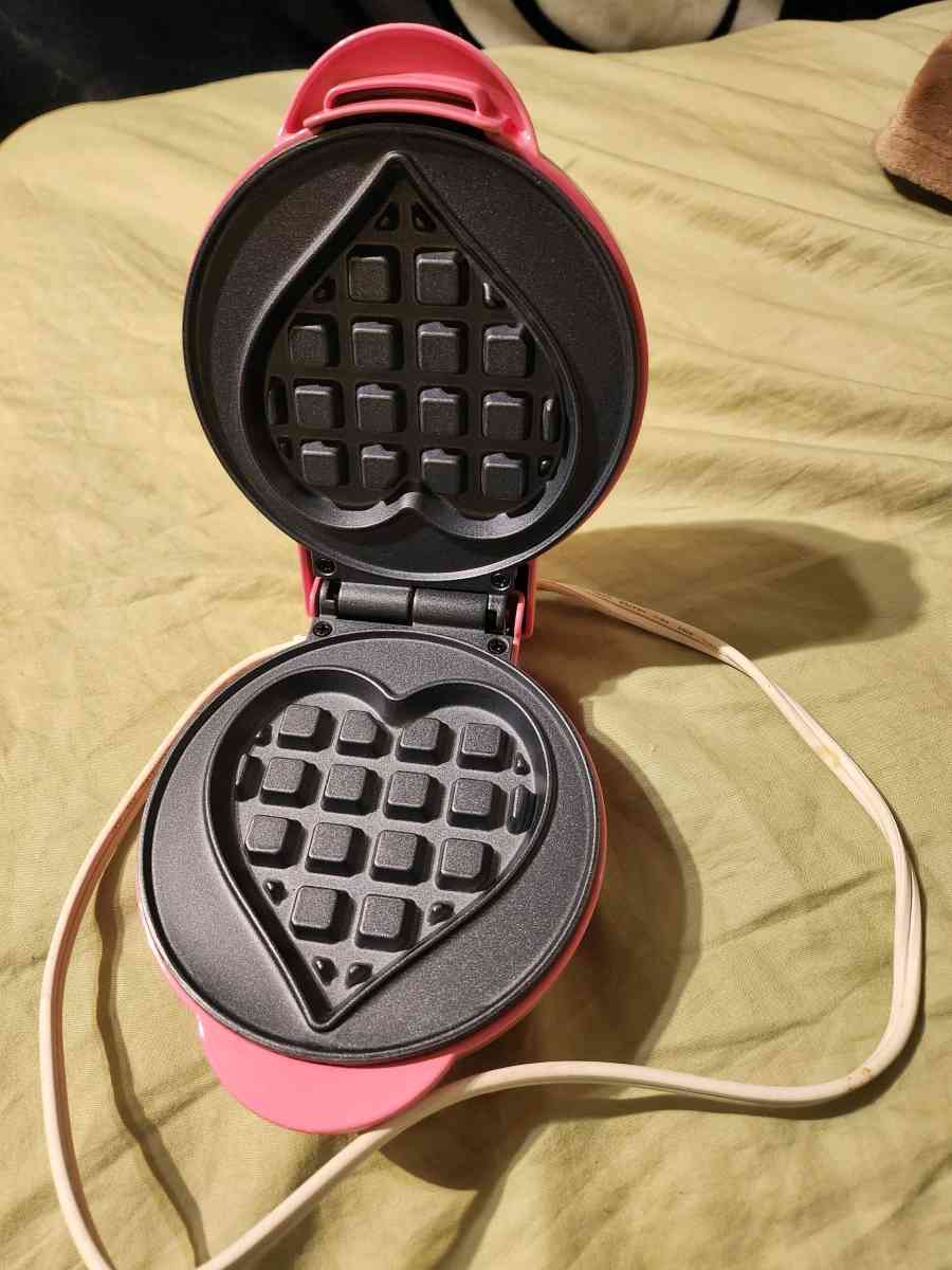 Mini waffle maker - Olive Branch, Mississippi - FleaMarketBay