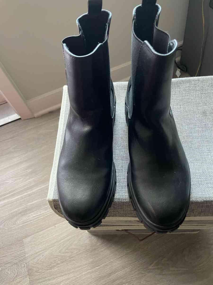 Black boots - Charlotte, North Carolina - FleaMarketBay