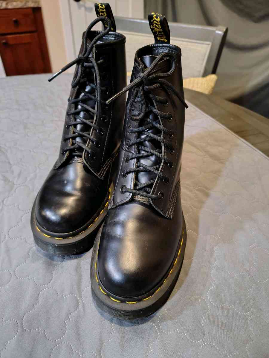 Dr Martens Jadon leather boots  Size 6 - Castle Rock, Washington